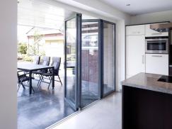 Falt-Schiebetür in grau