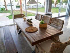 Holz-Esstisch