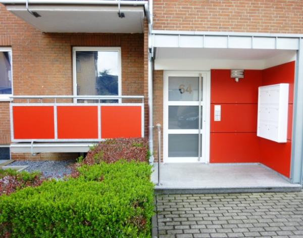 PaX-Haustür in weiß mit Milchglas und Stangengriff