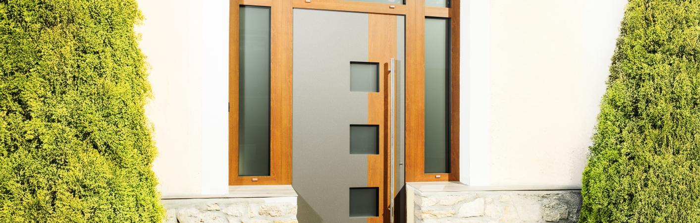 Aluminium-Haustür mit Oberlicht anthrazit und Holzdekor